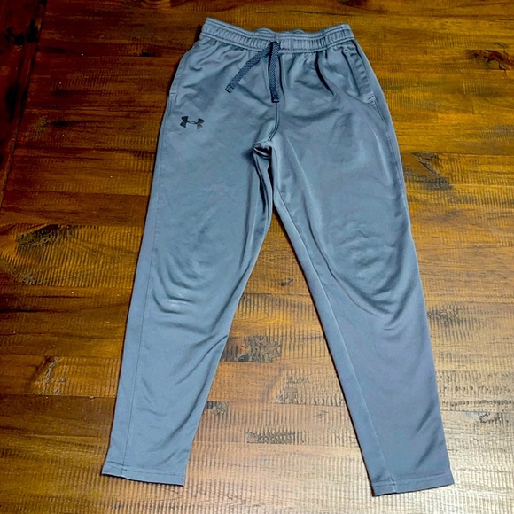 Excellent used condition Under Armour tapered boys’ joggers - Picture 3 of 5
